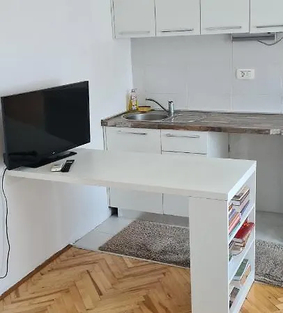 Sunnyside Apartament *