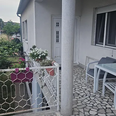 Sunnyside Apartament *